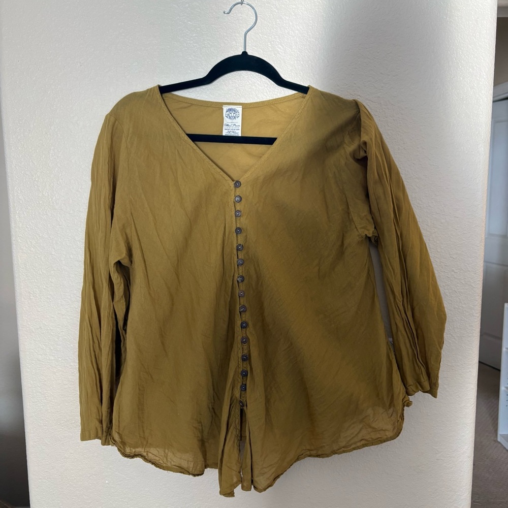 100% cotton top with coconut buttons